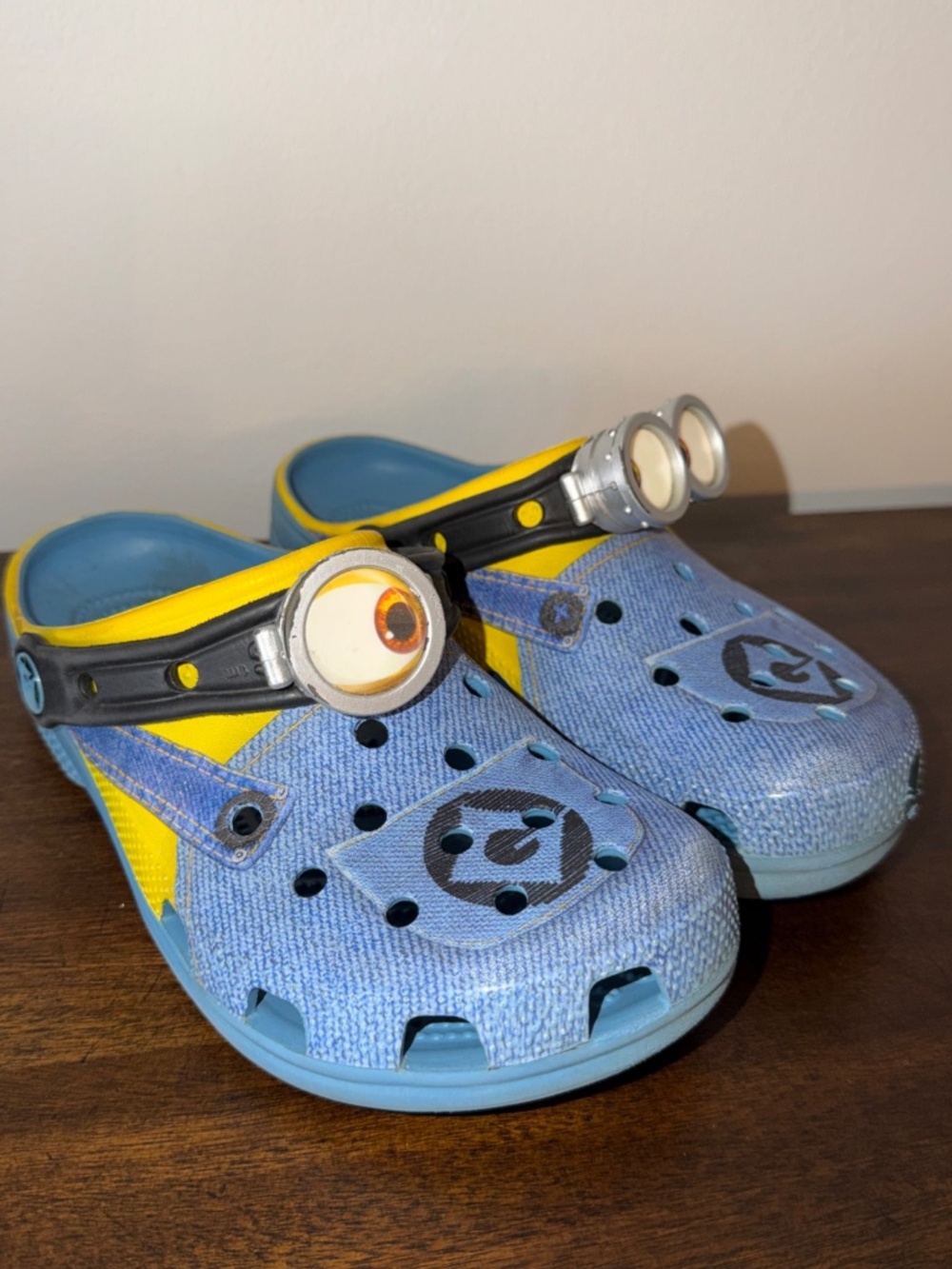 Minions X Crocs Classic Clog Despicable Me Kids (J 4) Slip On Shoes Sandal Blue